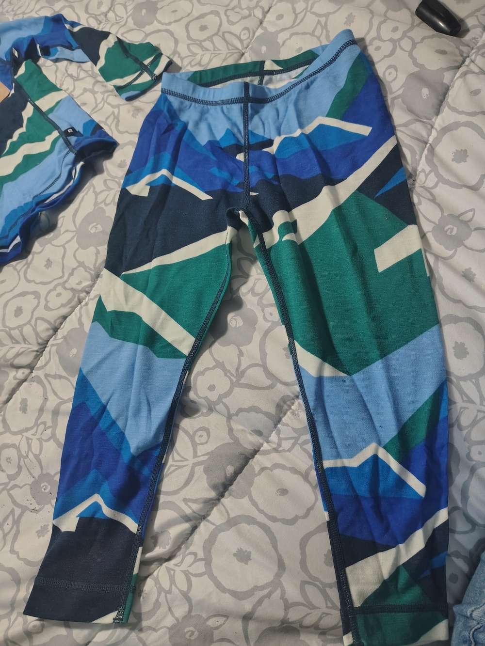 Kids Two-Piece Long Sleeve Pajama Set in Blue & Green Geometric Print - Picture 2 of 7